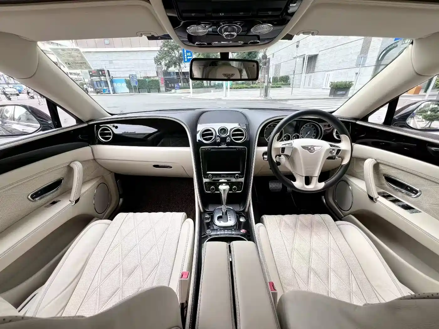 Bentley Flying Spur 2015 6.0T W12 Mulliner фото 5