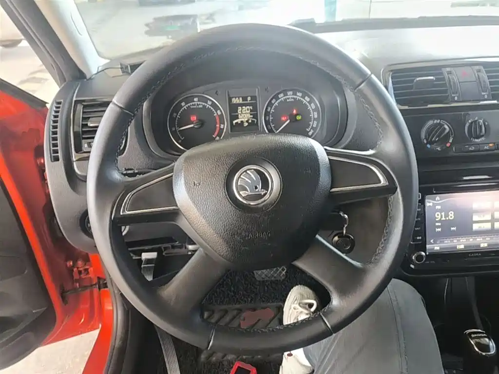 Škoda Fabia 2014 1.6L Automatic Sport Edition фото 11