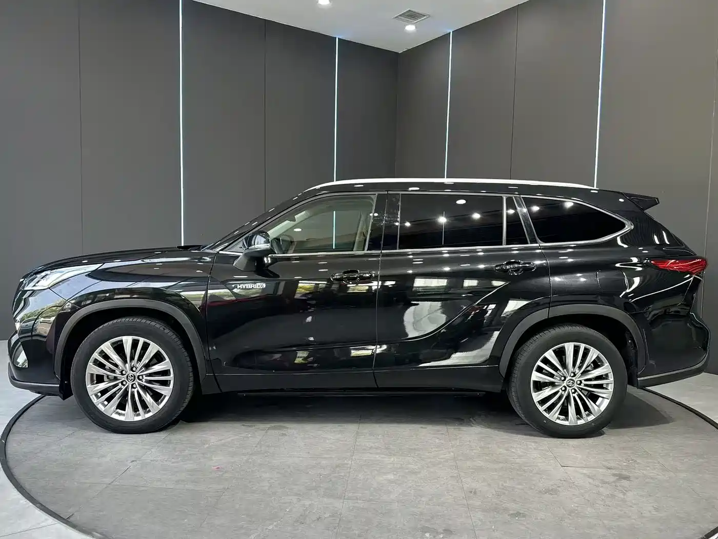 TOYOTA HIGHLANDER