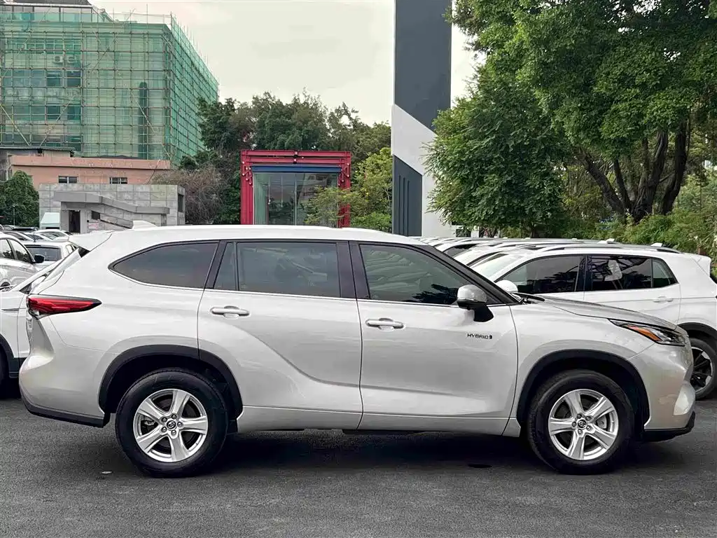 Фото 4 - Toyota Highlander