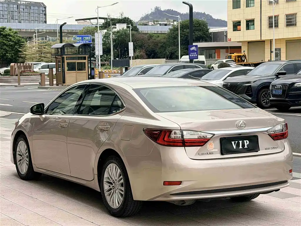 Lexus ES 2015 250 Elegance Edition фото 7
