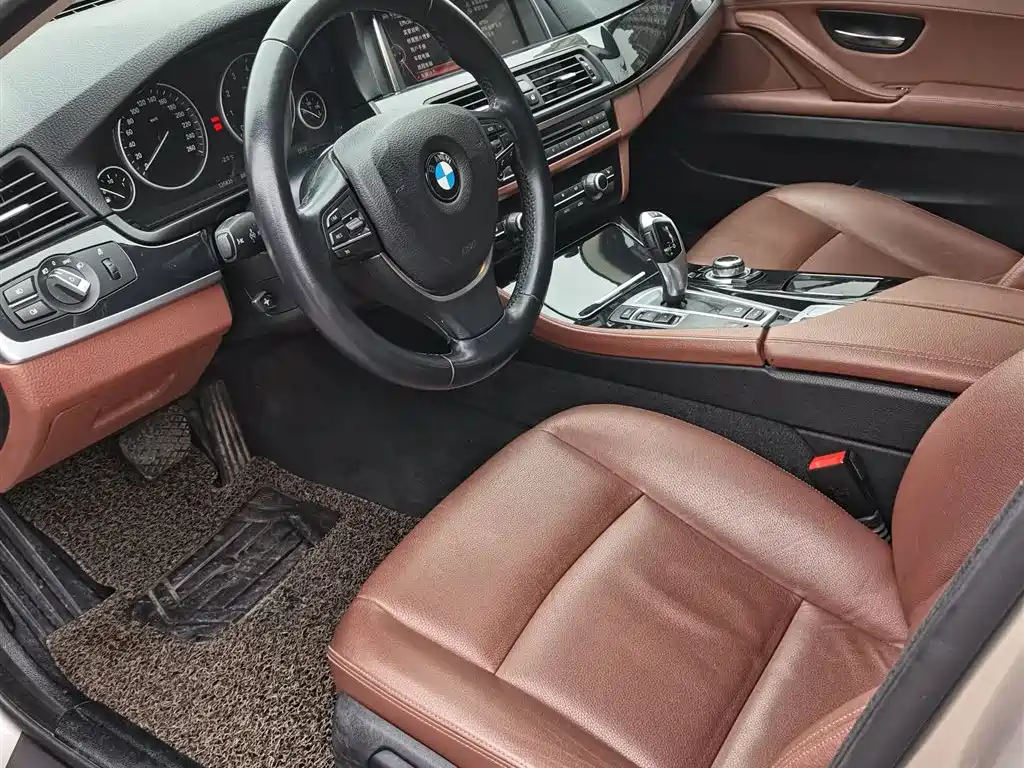 BMW 5 Series 2017 520Li Classic Edition фото 14