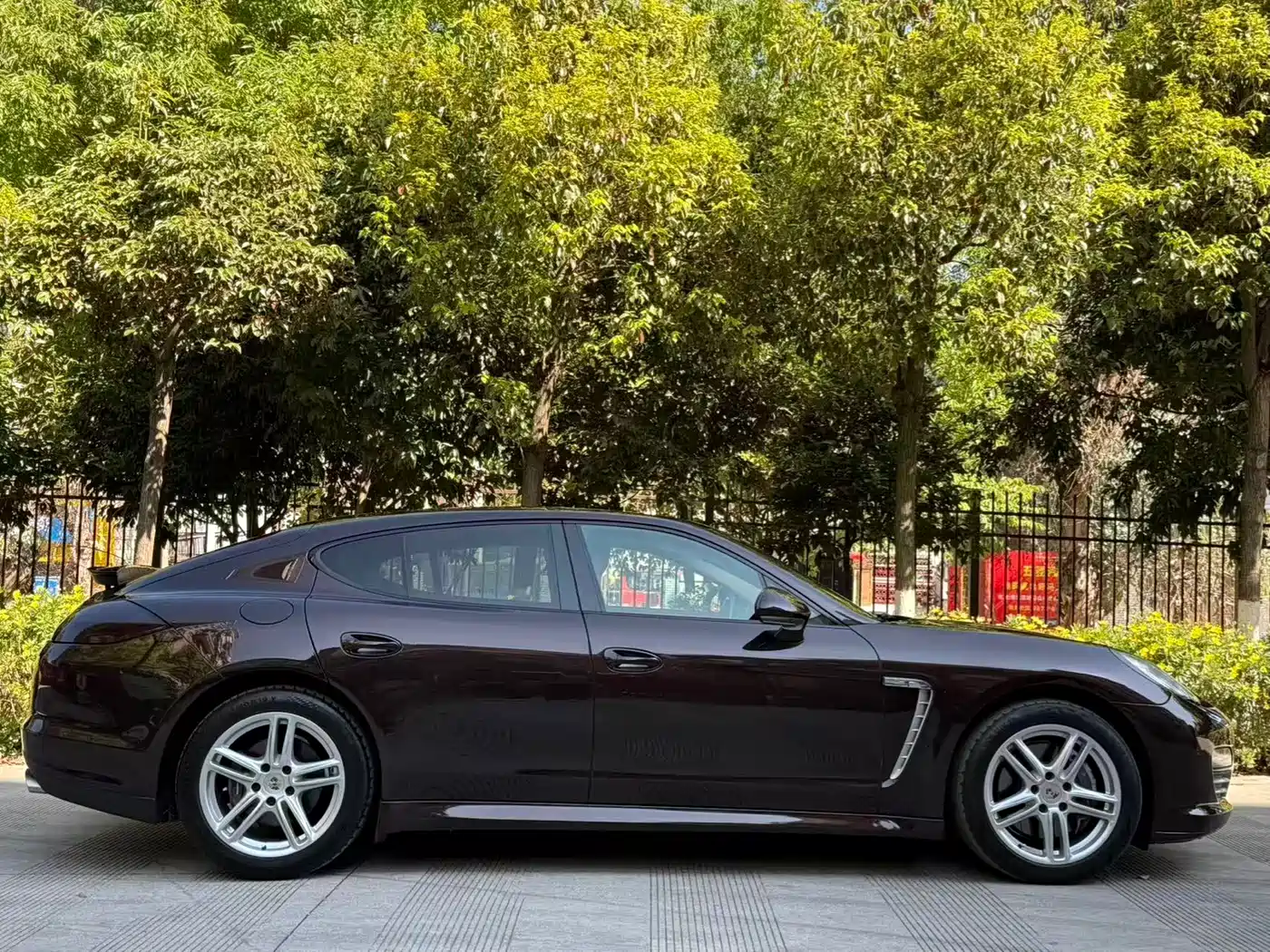 Porsche Panamera 2013 Panamera 4 Platinum Edition 3.6L фото 43
