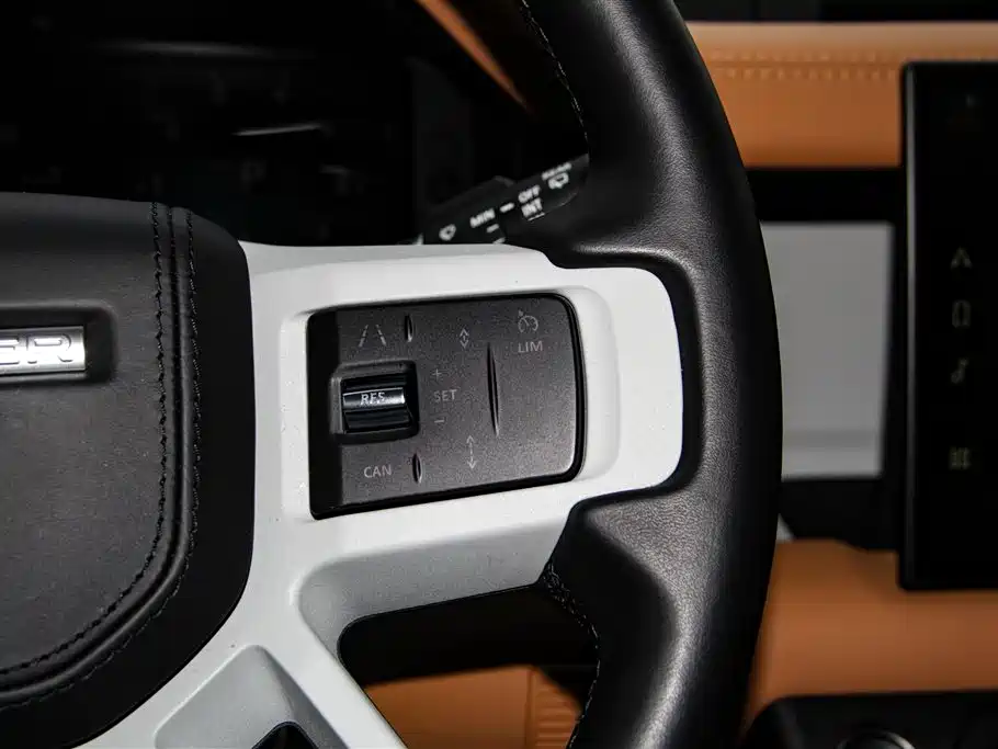 Land Rover Defender 2023 Facelift 110 3.0T P400 Dark Special Edition фото 30