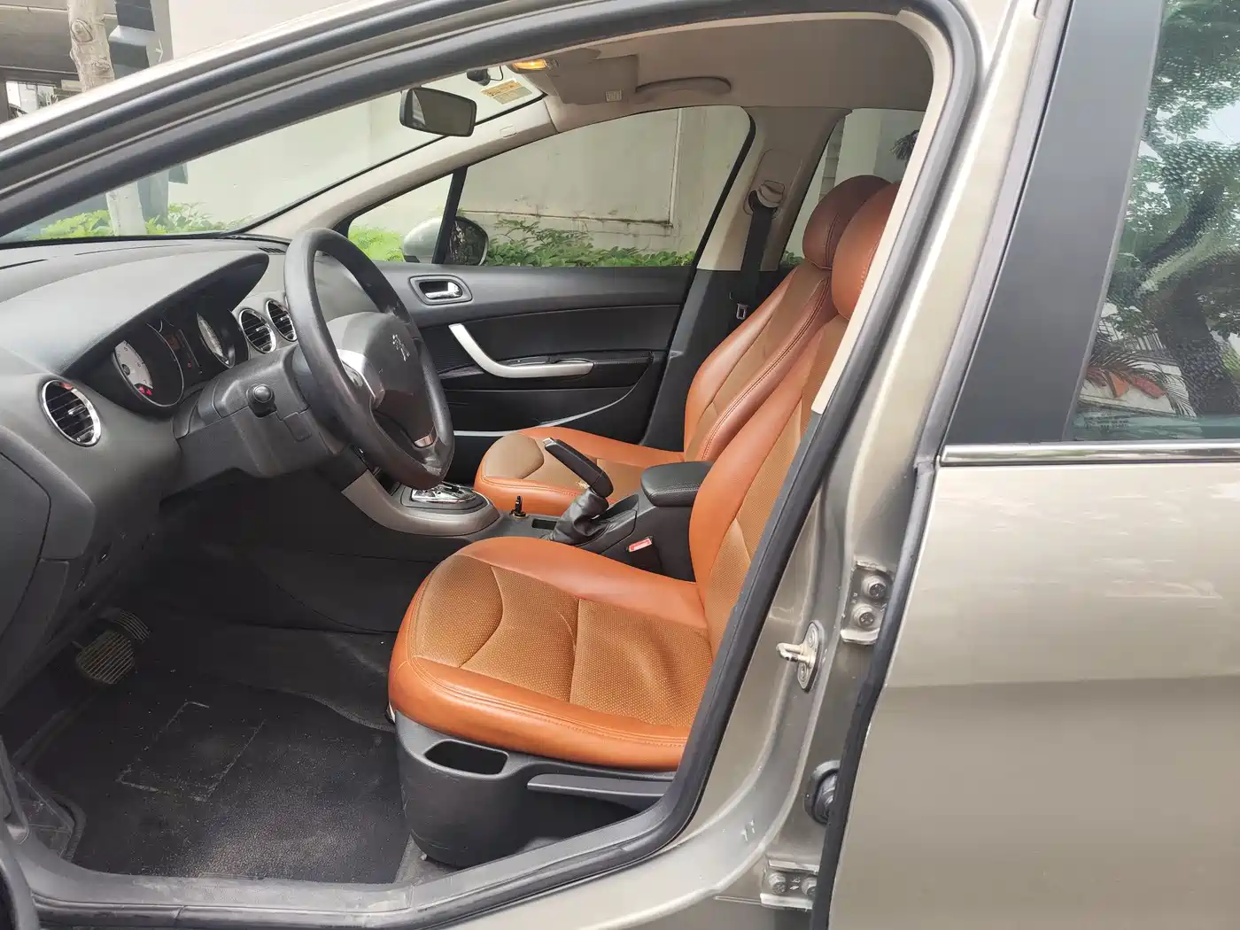 Peugeot 408 2013 2.0L Automatic Comfort Edition фото 8