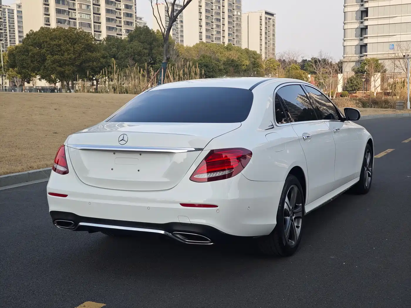 Mercedes-Benz E-Class 2016 E 200 L Sport Type фото 24