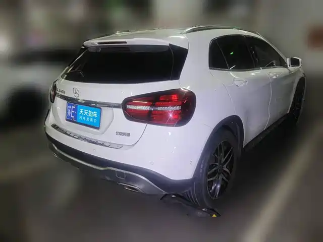 Mercedes-Benz GLA 2017 GLA 200 Fashion — фото 2