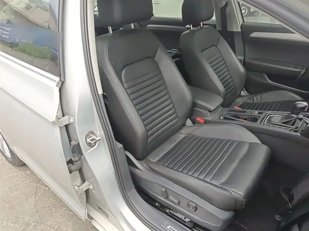Volkswagen Magotan 2018 330TSI DSG Leading фото 25