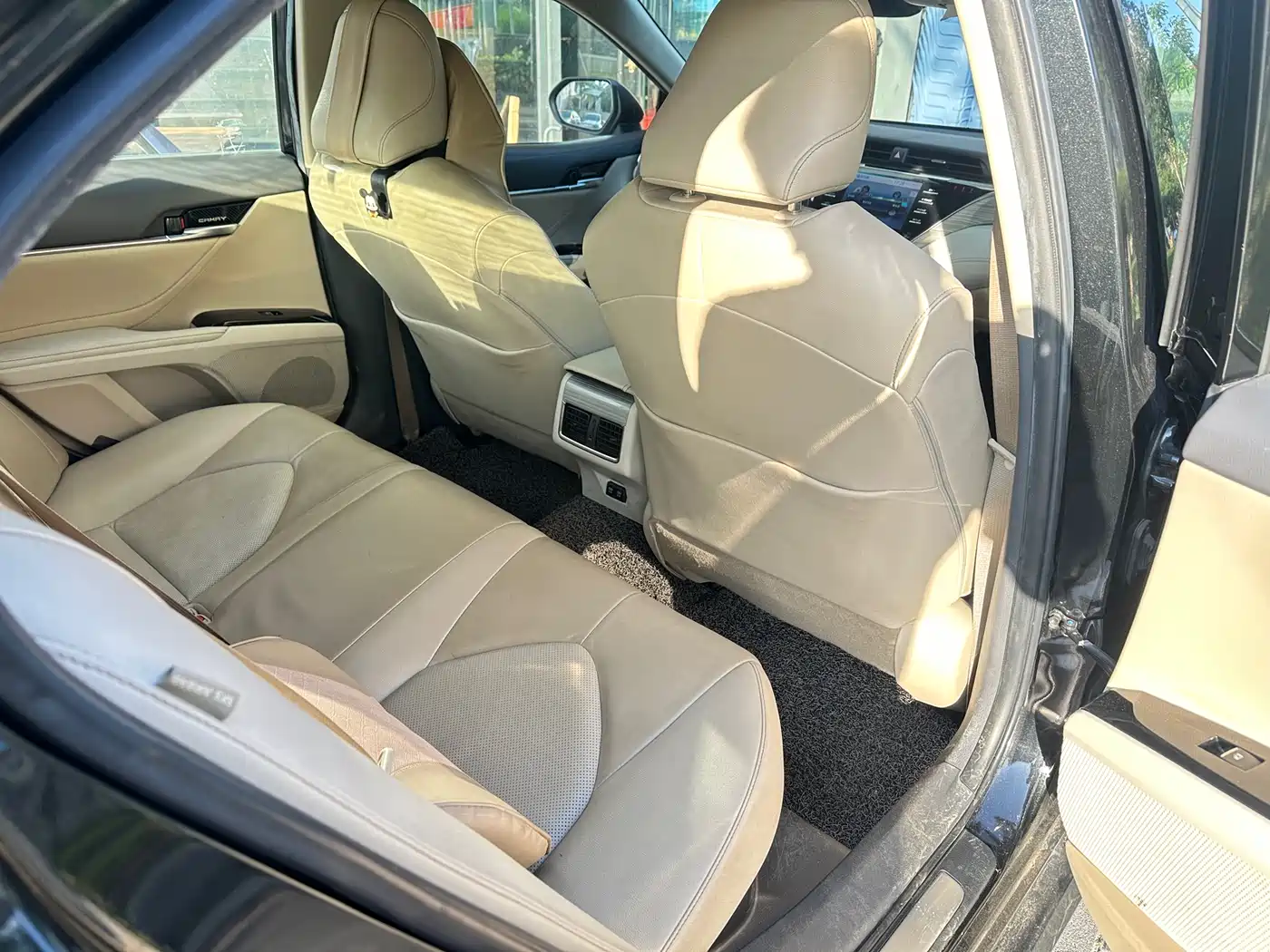 Toyota Camry 2018 Hybrid 2.5HG Luxury Edition фото 10