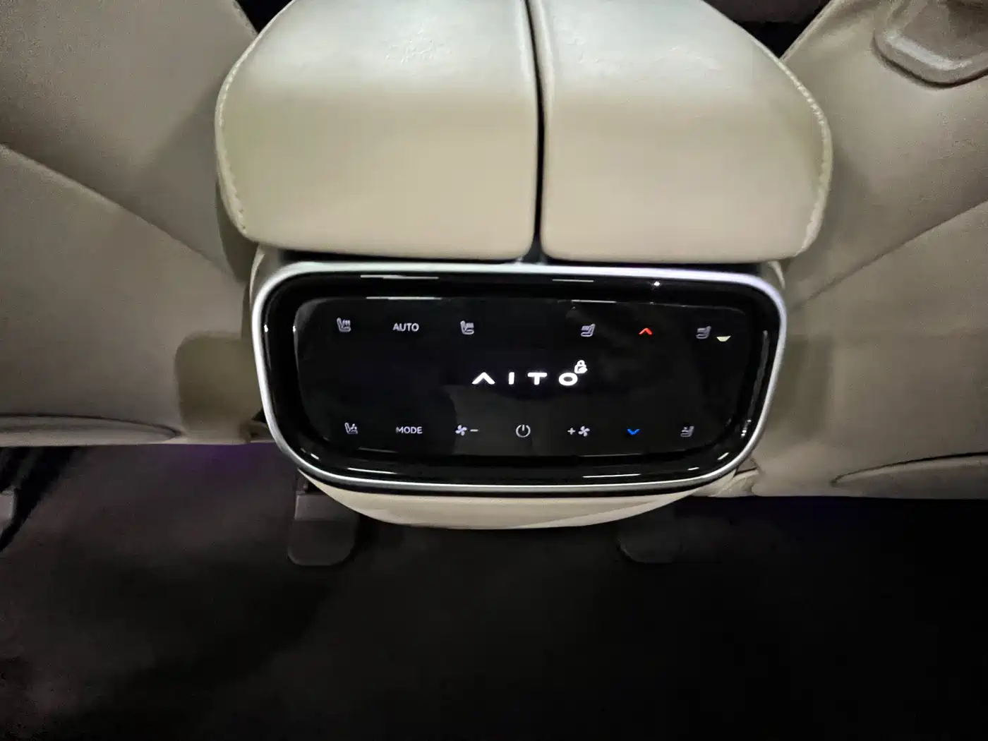 AITO Wenjie AITO M7 2024 1.5T Smart Drive 4WD Ultra 5-seater фото 21