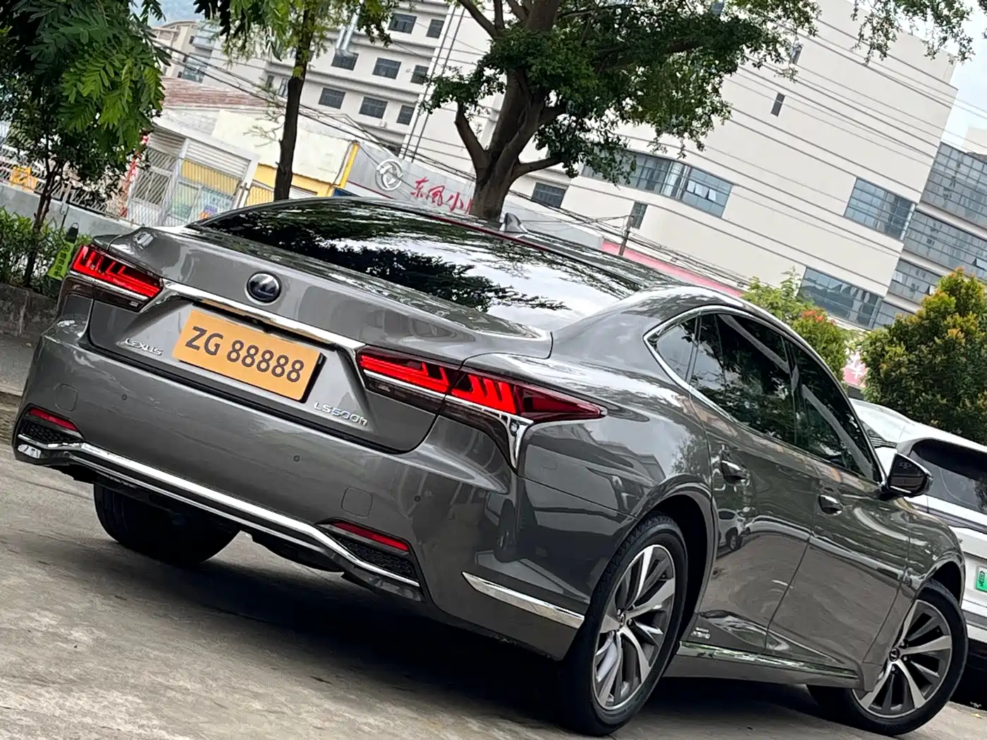 Lexus LS 2018 500h Excellence Edition China V фото 6