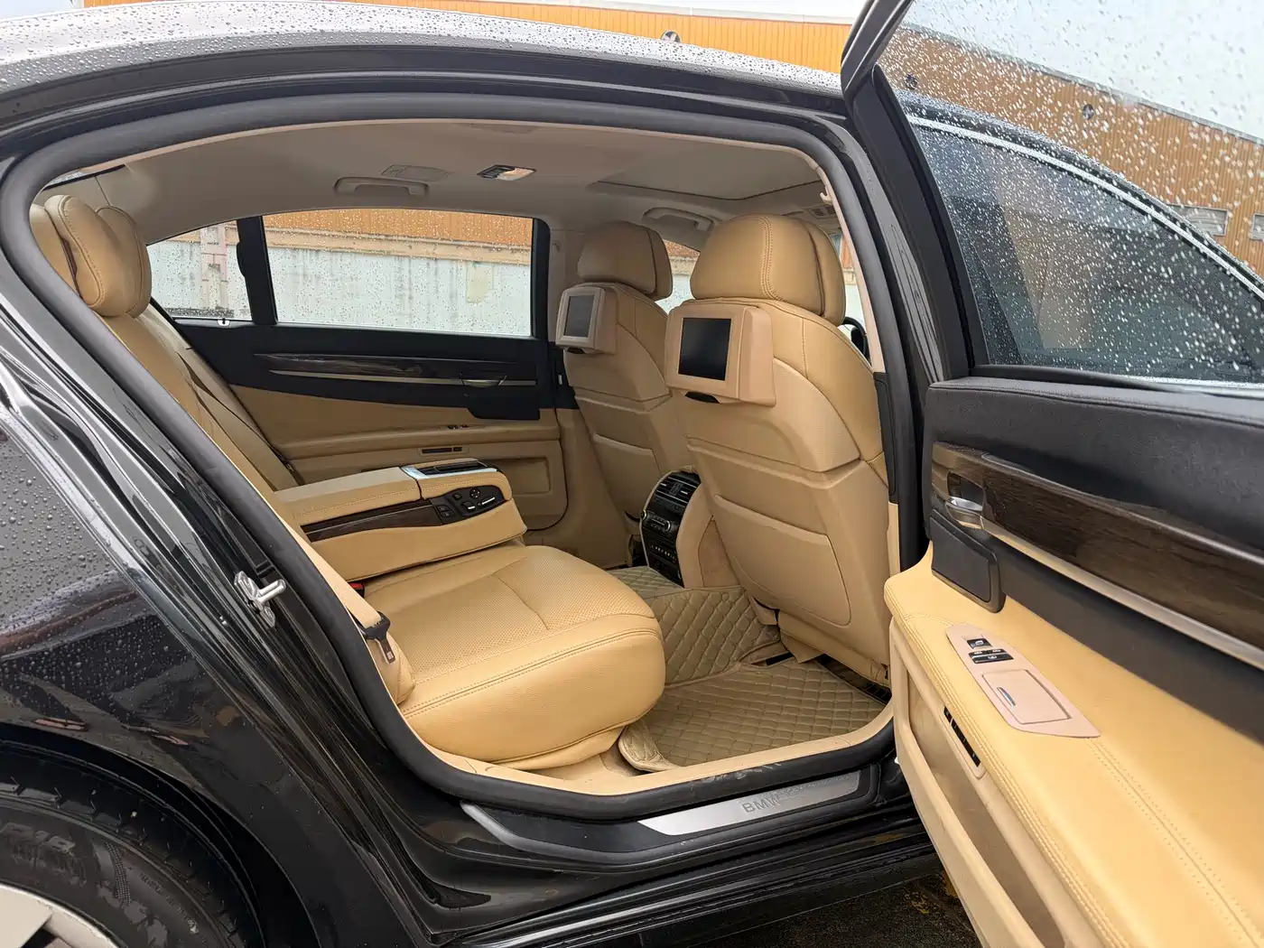 BMW 7 Series 2011 740Li Steinway Limited Edition фото 7