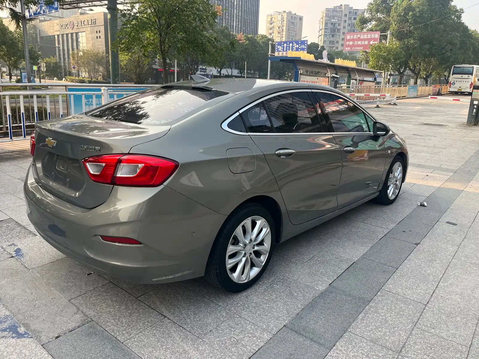Фото 14 - Chevrolet Cruze