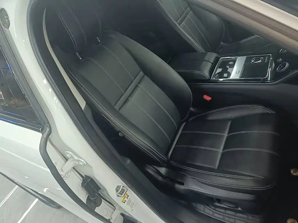 صورة 25 - Land Rover Range Rover Velar