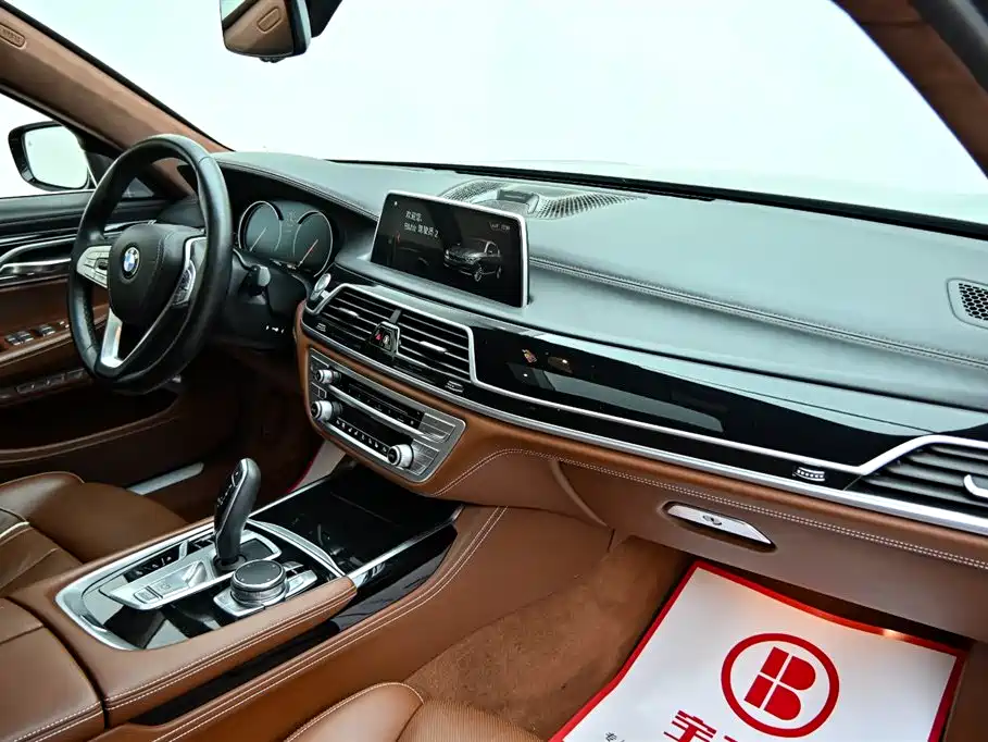 BMW 7 Series 2018 740Li xDrive Premium Type M Sport Package фото 16