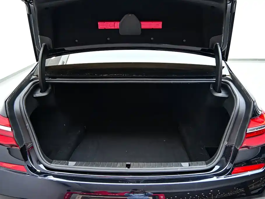 BMW 7 Series 2018 740Li xDrive Premium Type M Sport Package фото 40