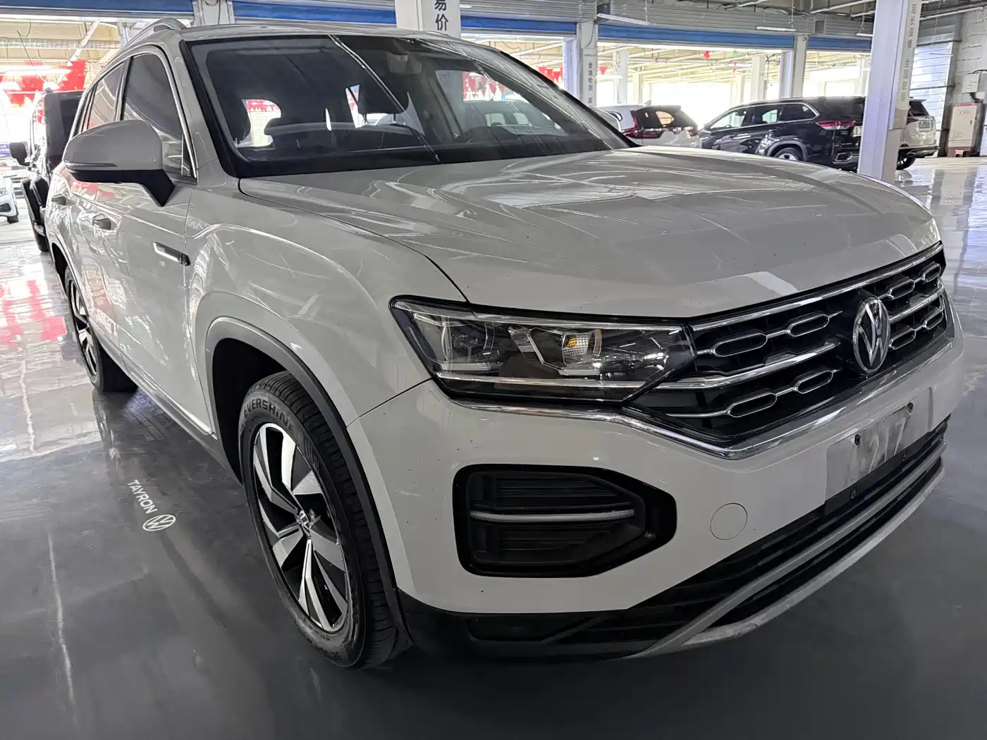 Volkswagen Tayron 2022 330TSI 2WD Luxury Smart Connect Plus фото 3