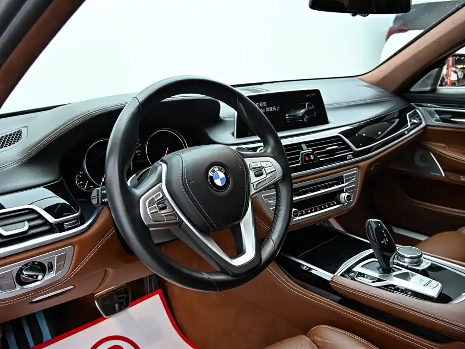 BMW 7 Series 2018 740Li xDrive Premium Type M Sport Package фото 15
