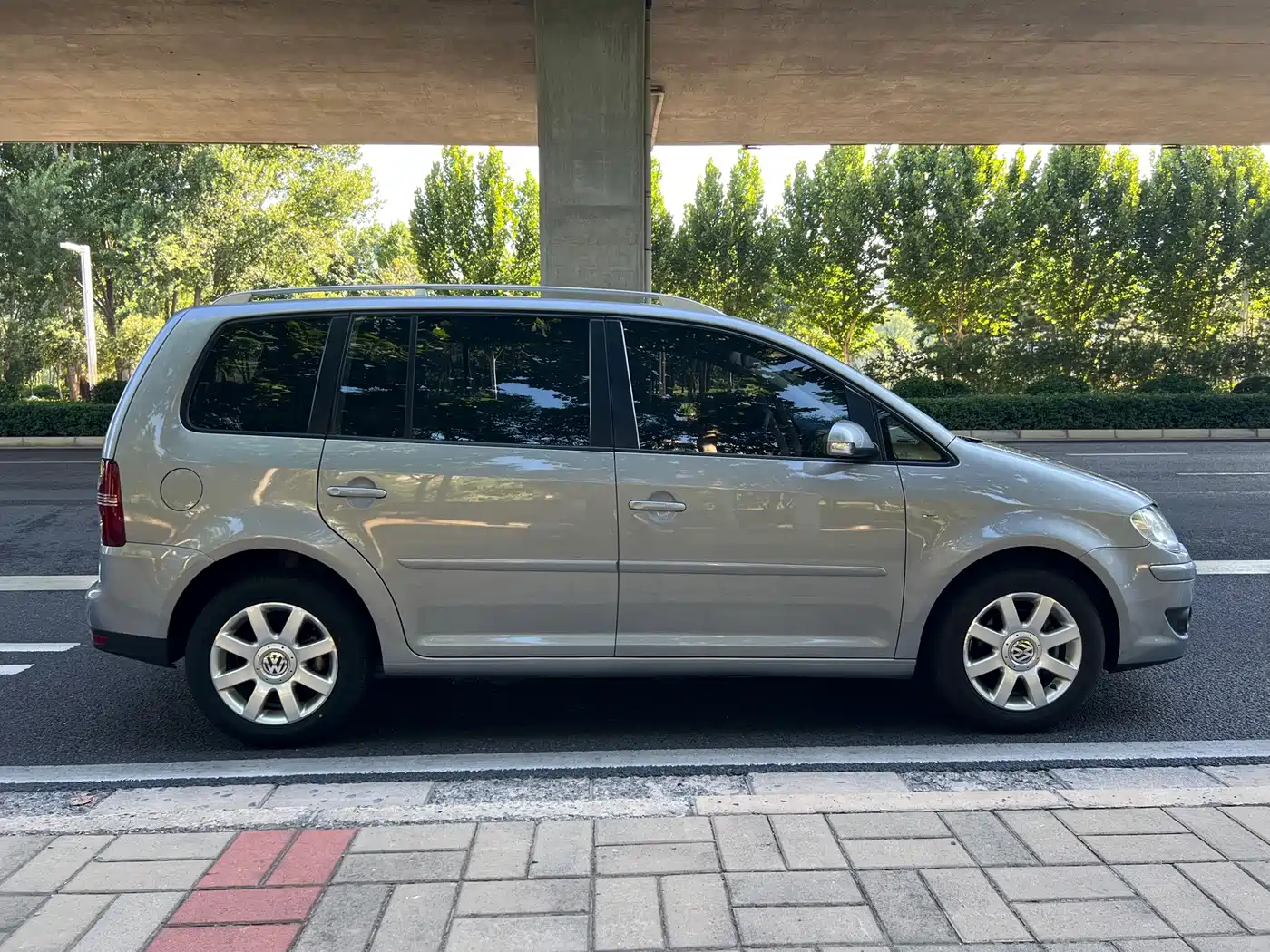 Volkswagen Touran 2010 2008 2.0L Elegance Edition Automatic 5-Seater