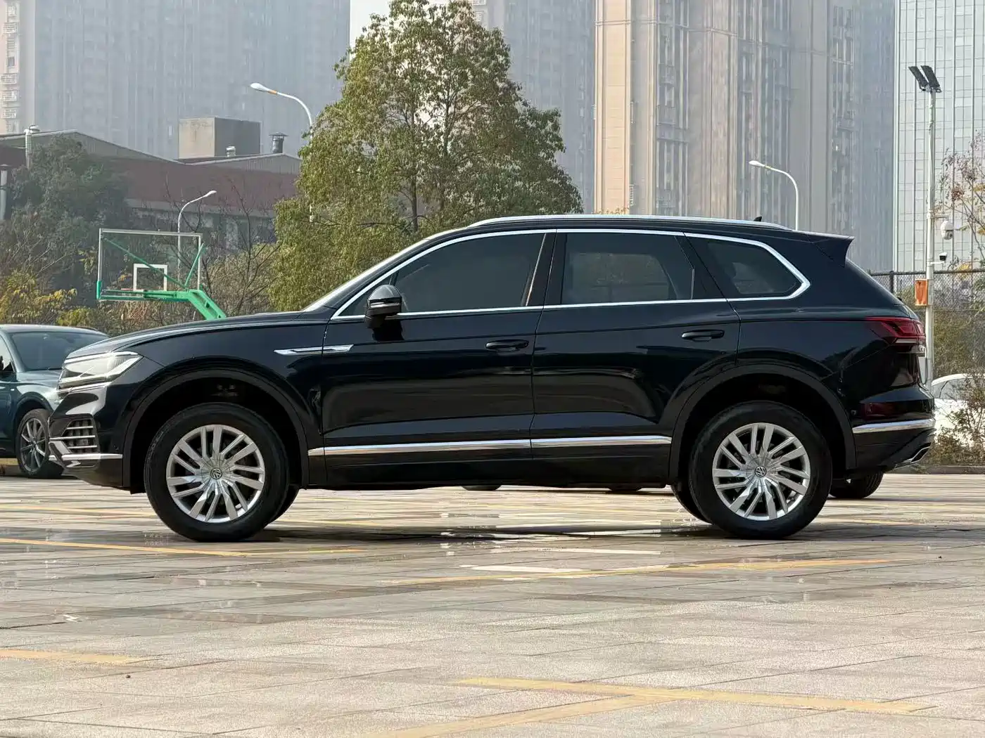VOLKSWAGEN TOUAREG