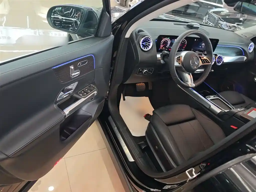 MERCEDES-BENZ GLB
