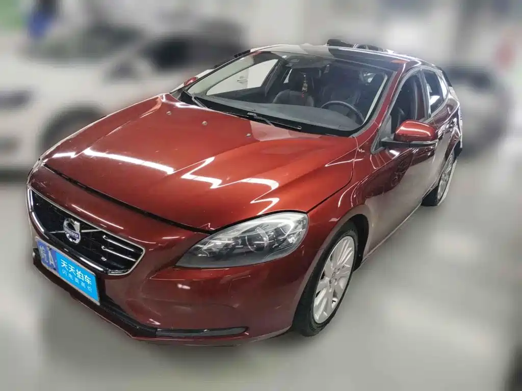 Фото 1 - Volvo V40
