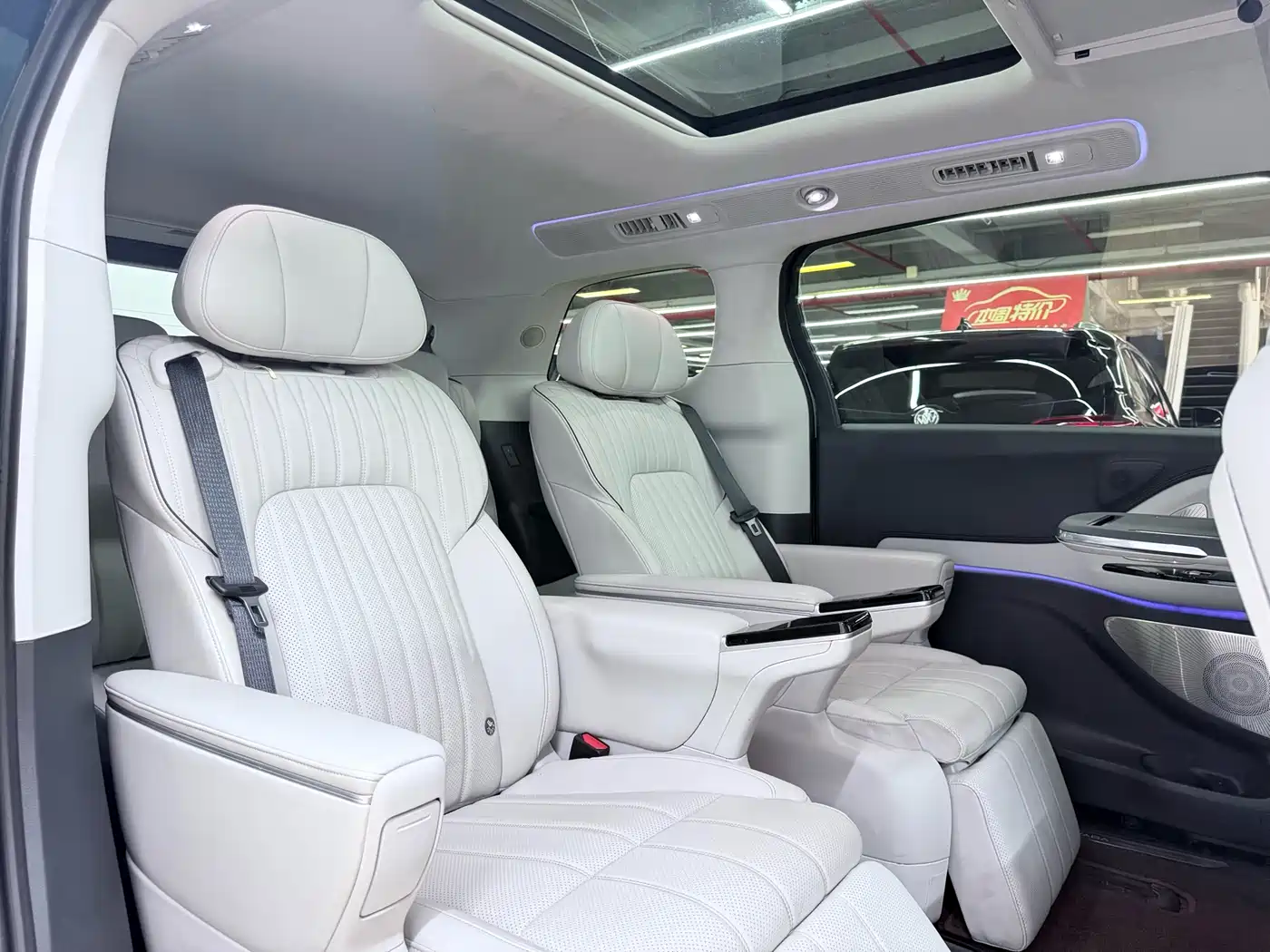 Voyah Auto Voyah Dreamer 2025 PHEV AWD Flagship Kunpeng Edition фото 13