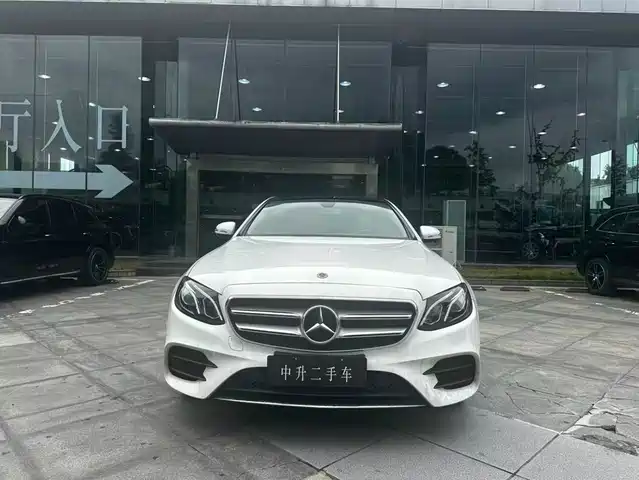 Mercedes-Benz E-Class 2017 E 300 L Sport Luxury — фото 2