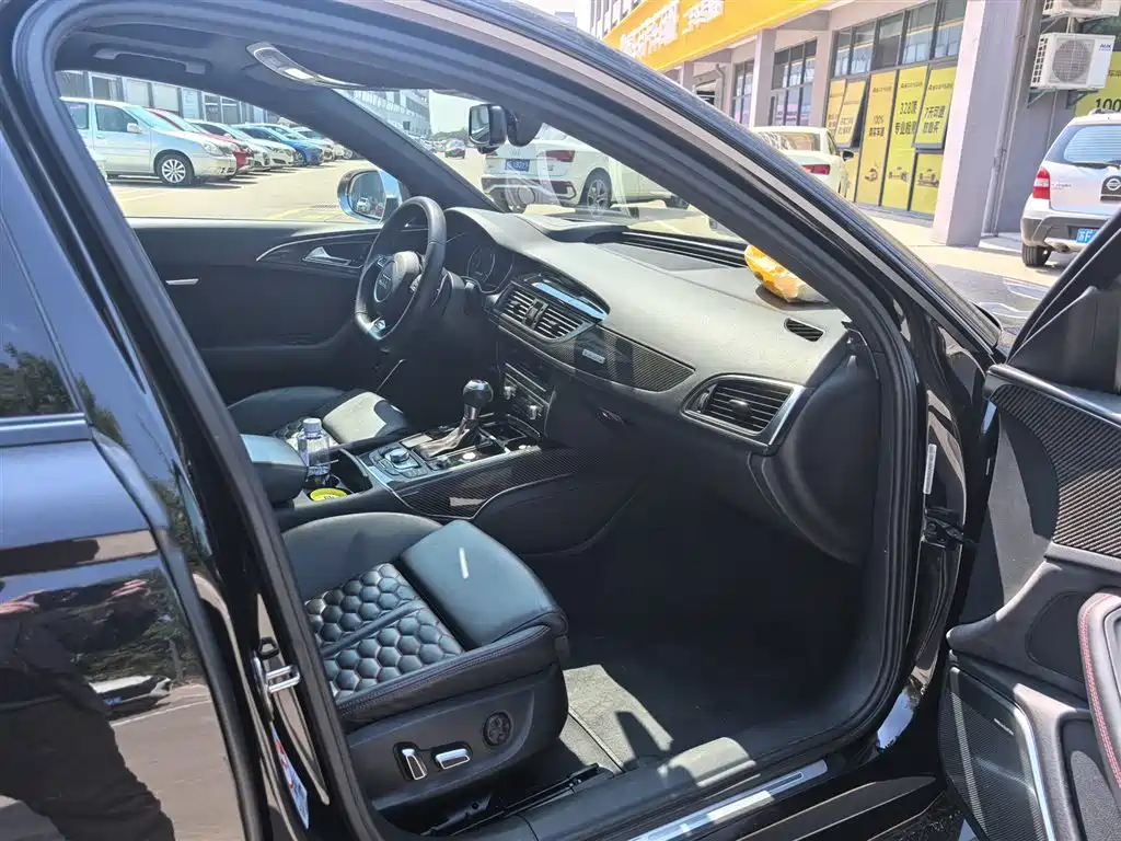 Audi RS 6 2016 RS 6 4.0T Avant фото 12