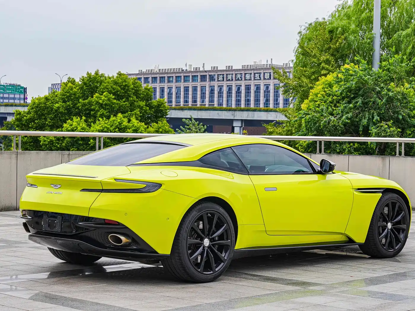 Aston Martin DB11 2023 2019 Model 4.0T V8 Coupe
