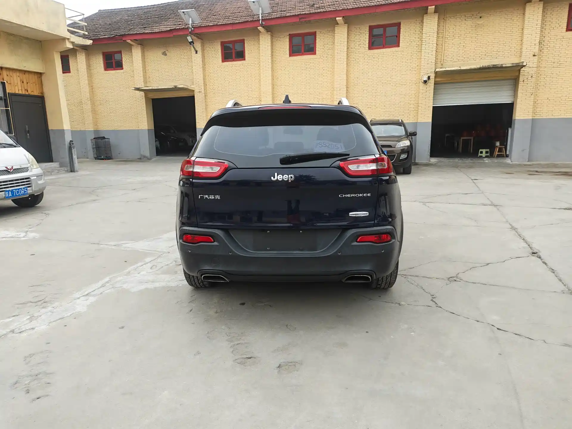Фото 6 - Jeep Cherokee