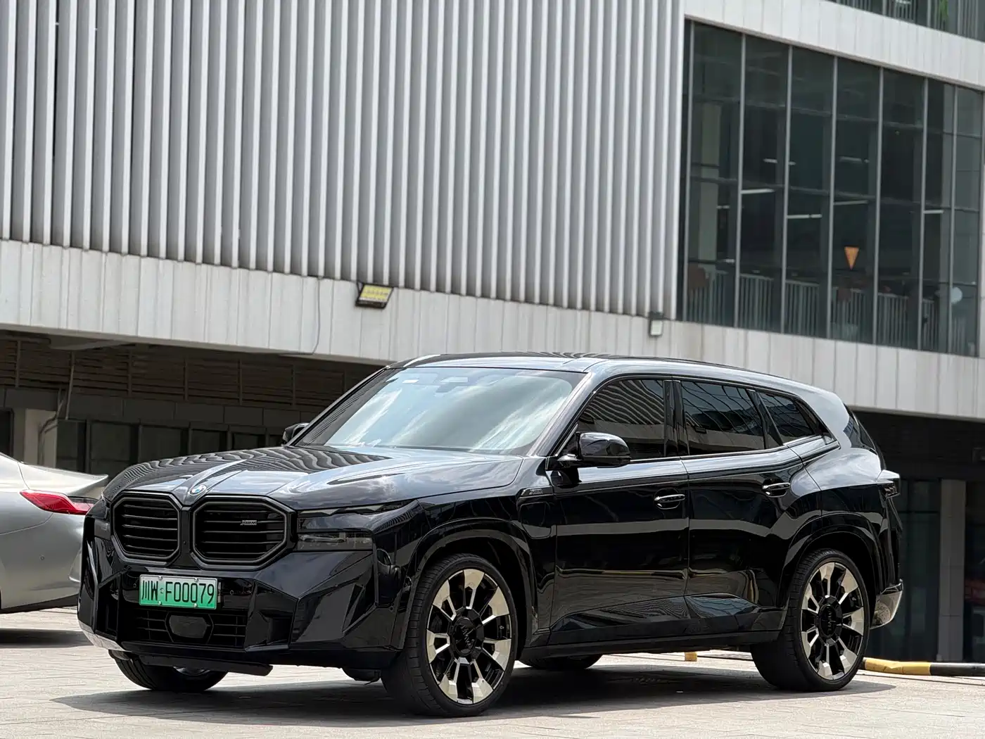 BMW XM 2023 50e фото 6