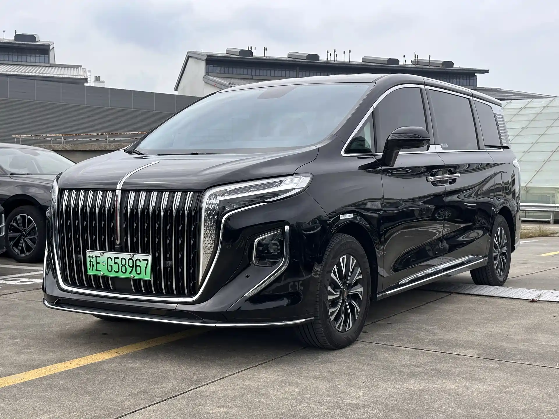 Фото 1 - Hongqi HQ9 PHEV