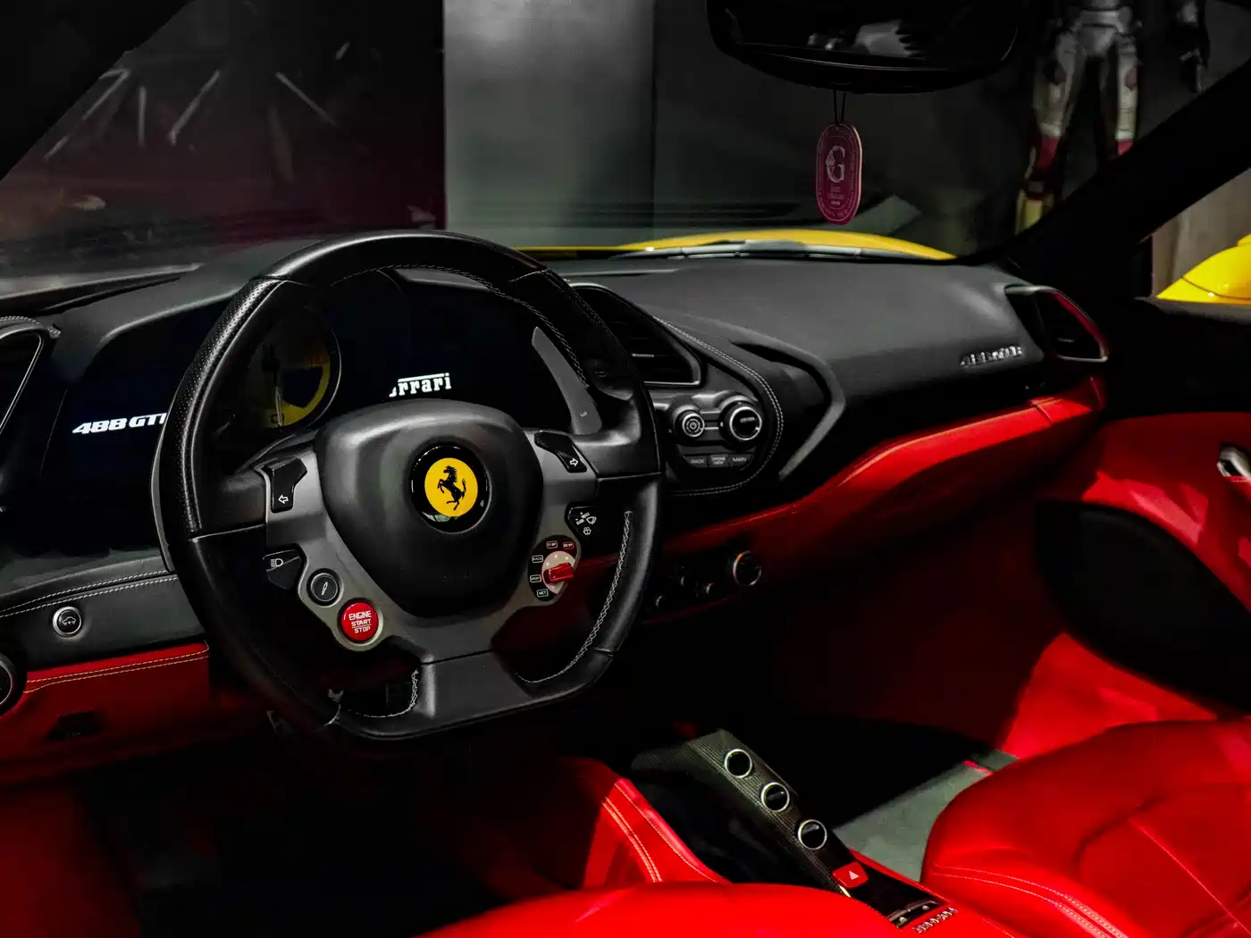 FERRARI 488