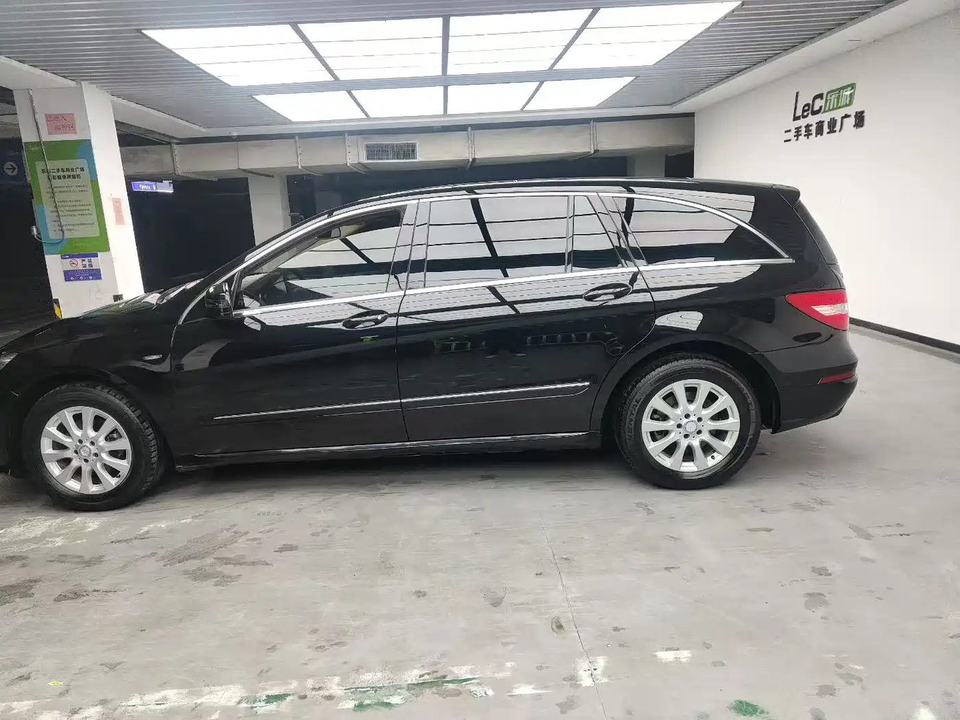 Mercedes-Benz R-Class 2017 R 320 4MATIC Business Collector's Edition фото 3