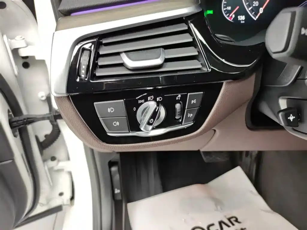 BMW 5 Series 2019 530Li Leading Luxury Package фото 25