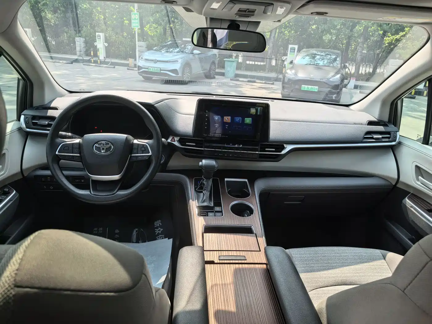 Toyota Sienna 2024 2.5L Hybrid Comfort Edition фото 7