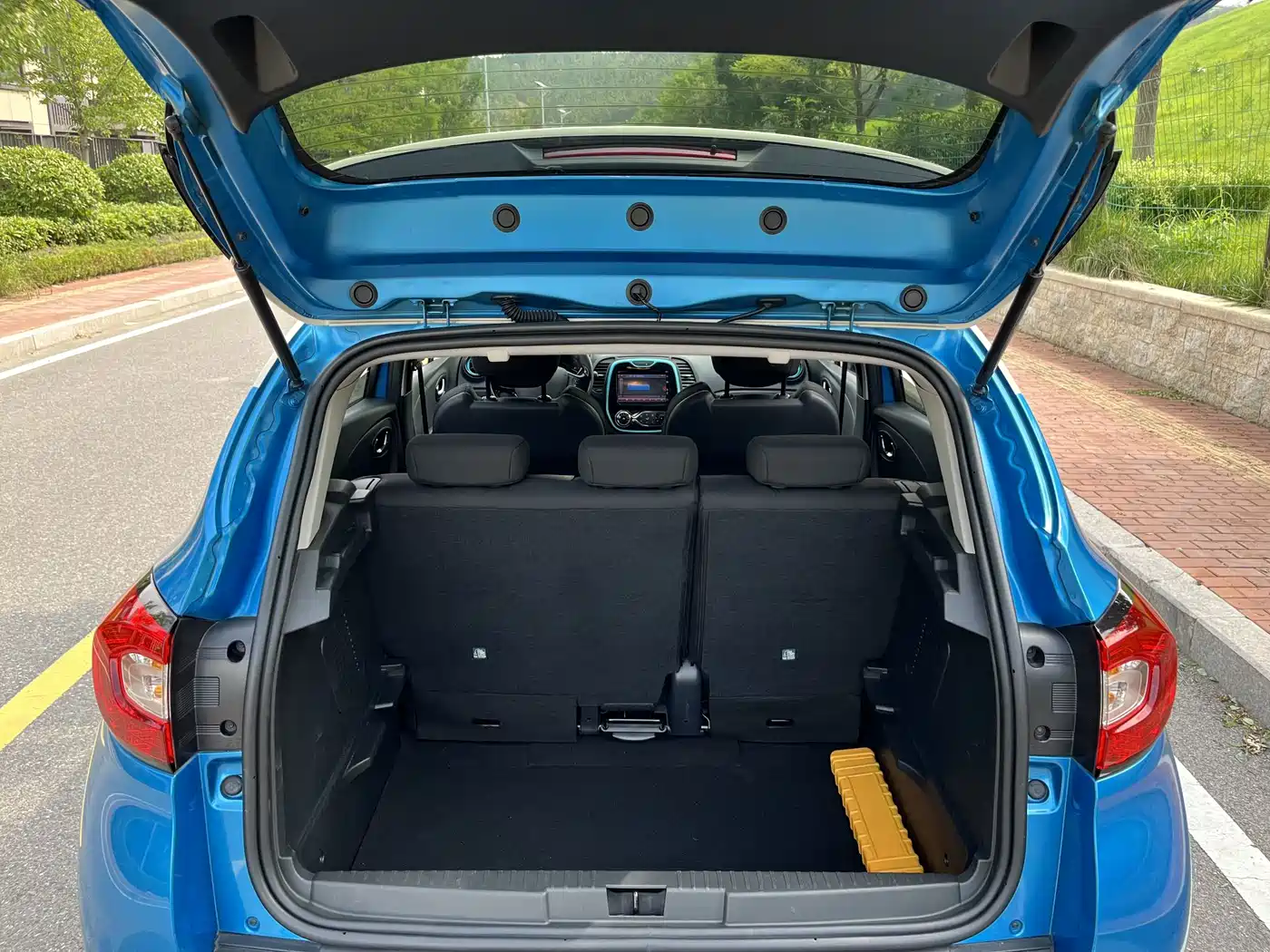 Renault Captur 2015 2015 1.2T Automatic Comfort Limited Edition