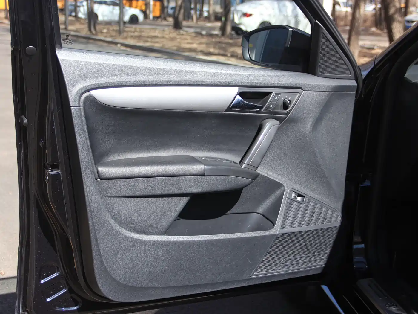 Volkswagen Lavida 2017 1.6L Automatic Comfort Edition фото 12