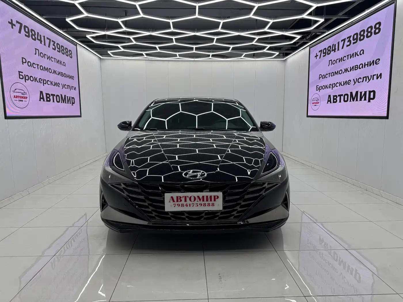 Hyundai Elantra 2021 1.5L CVT LUX Premium Edition фото 2