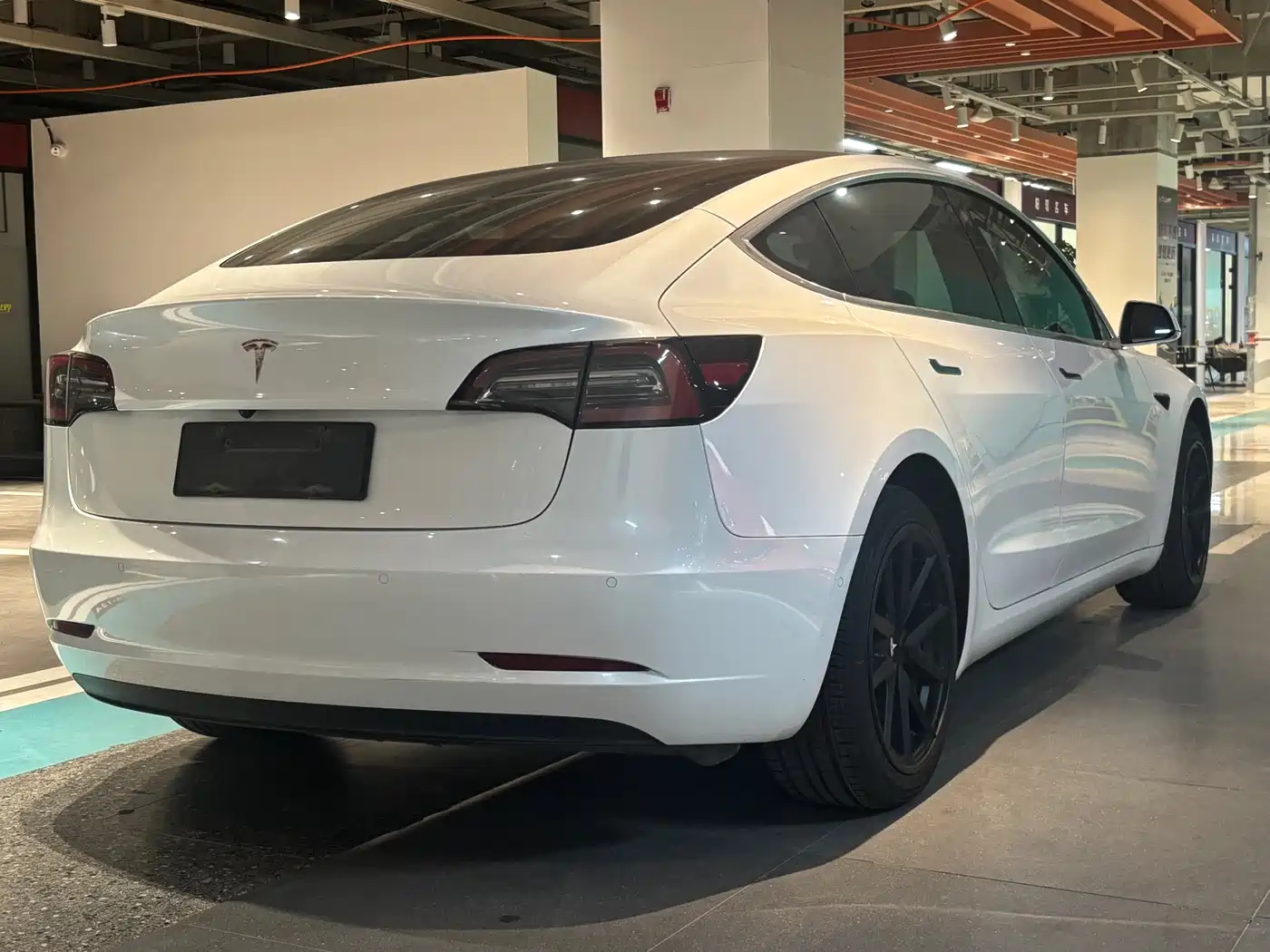 TESLA MODEL 3