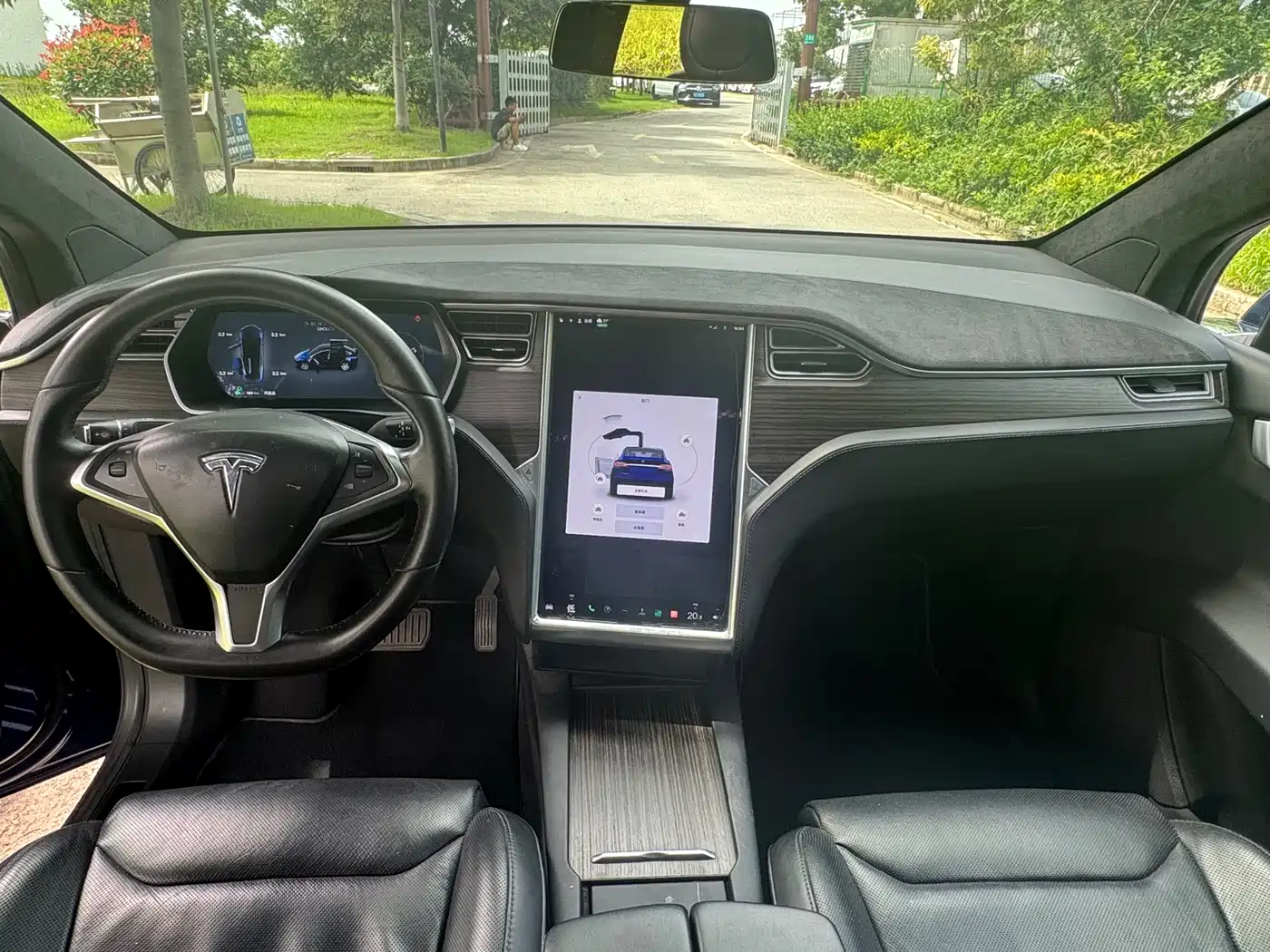 TESLA MODEL X