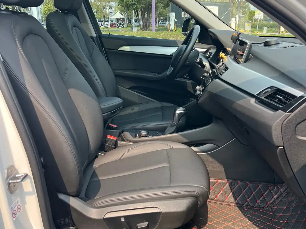 BMW X1 2019 sDrive20Li Leading Model фото 8