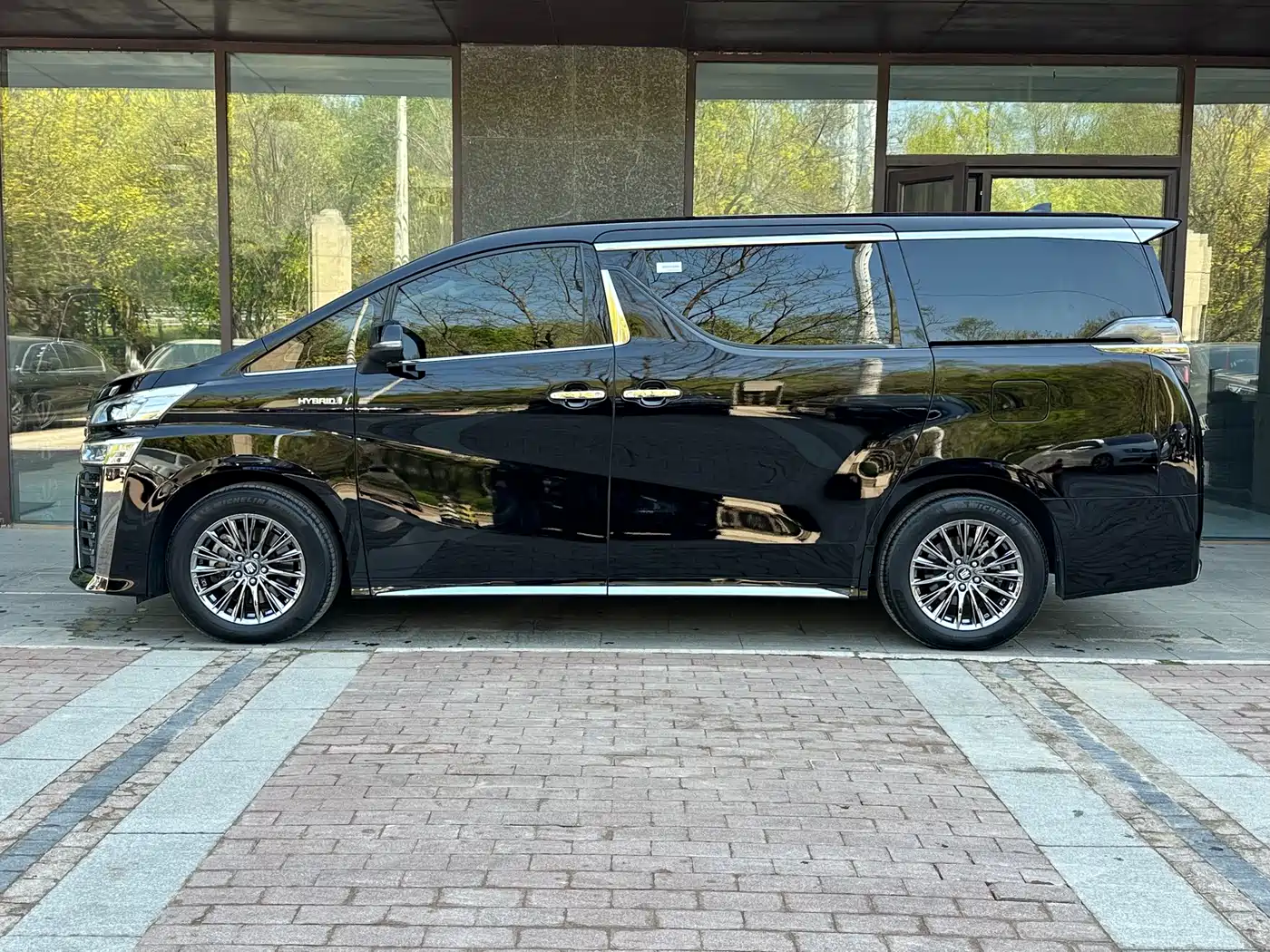 Toyota Vellfire 2021 Crown Hybrid 2.5L HV Supreme Edition фото 5