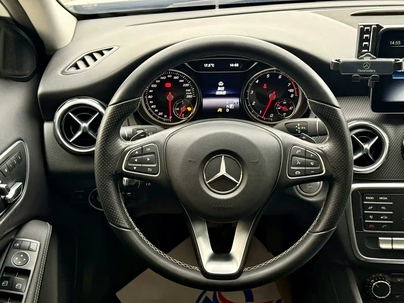 Mercedes-Benz GLA 2018 GLA 200 Dynamic фото 10