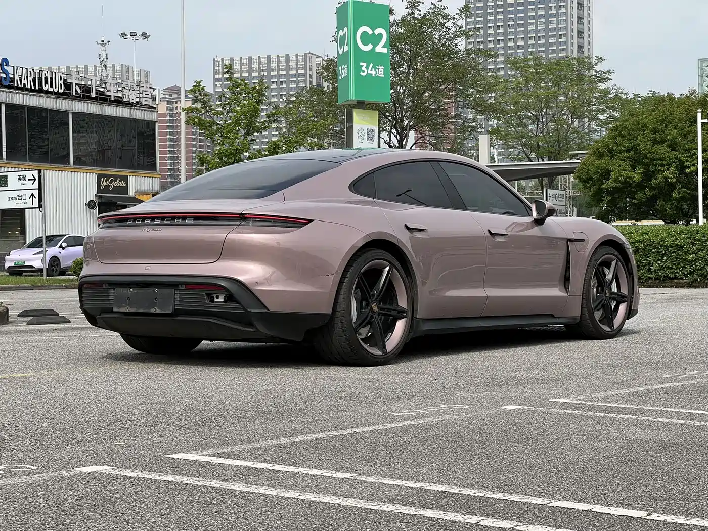 PORSCHE TAYCAN