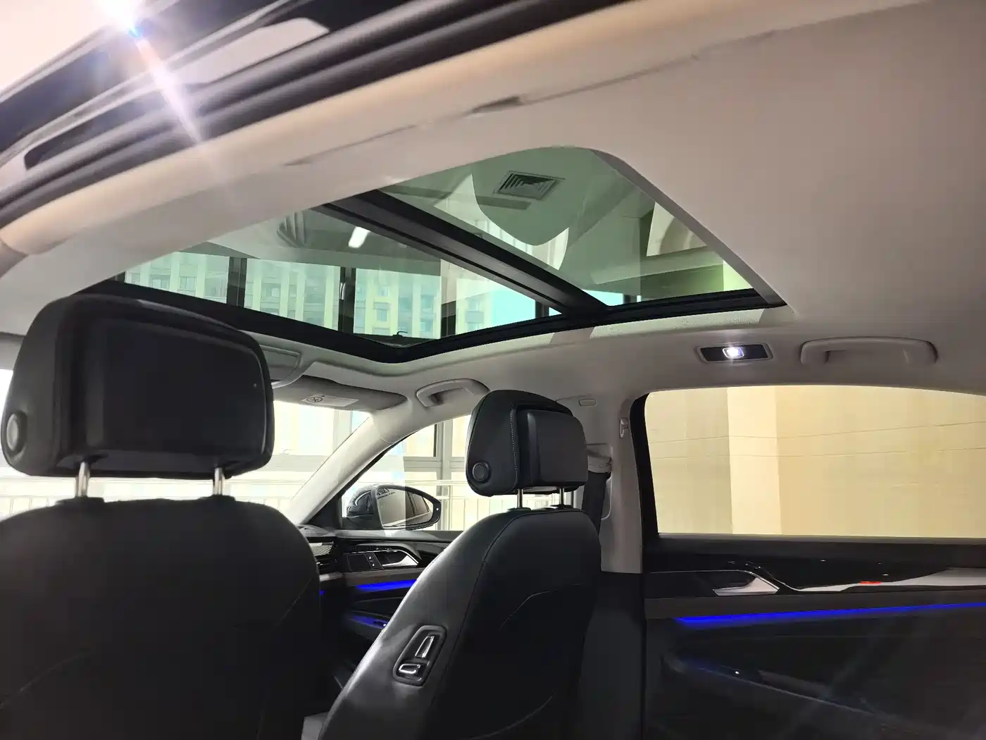 Volkswagen Passat 2021 Model 330TSI Luxury Edition фото 12