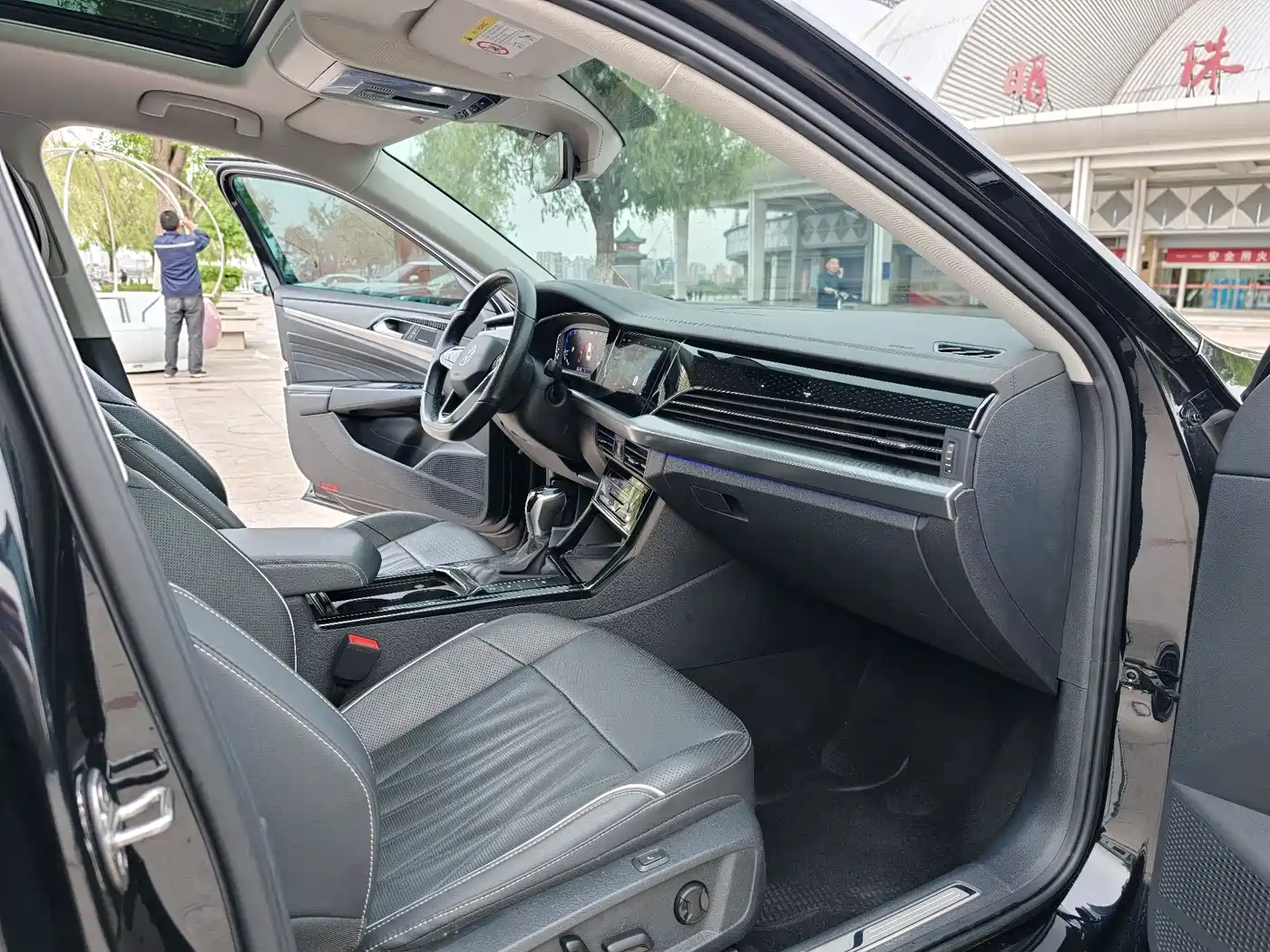 Volkswagen Passat 2022 380TSI Flagship Edition фото 11