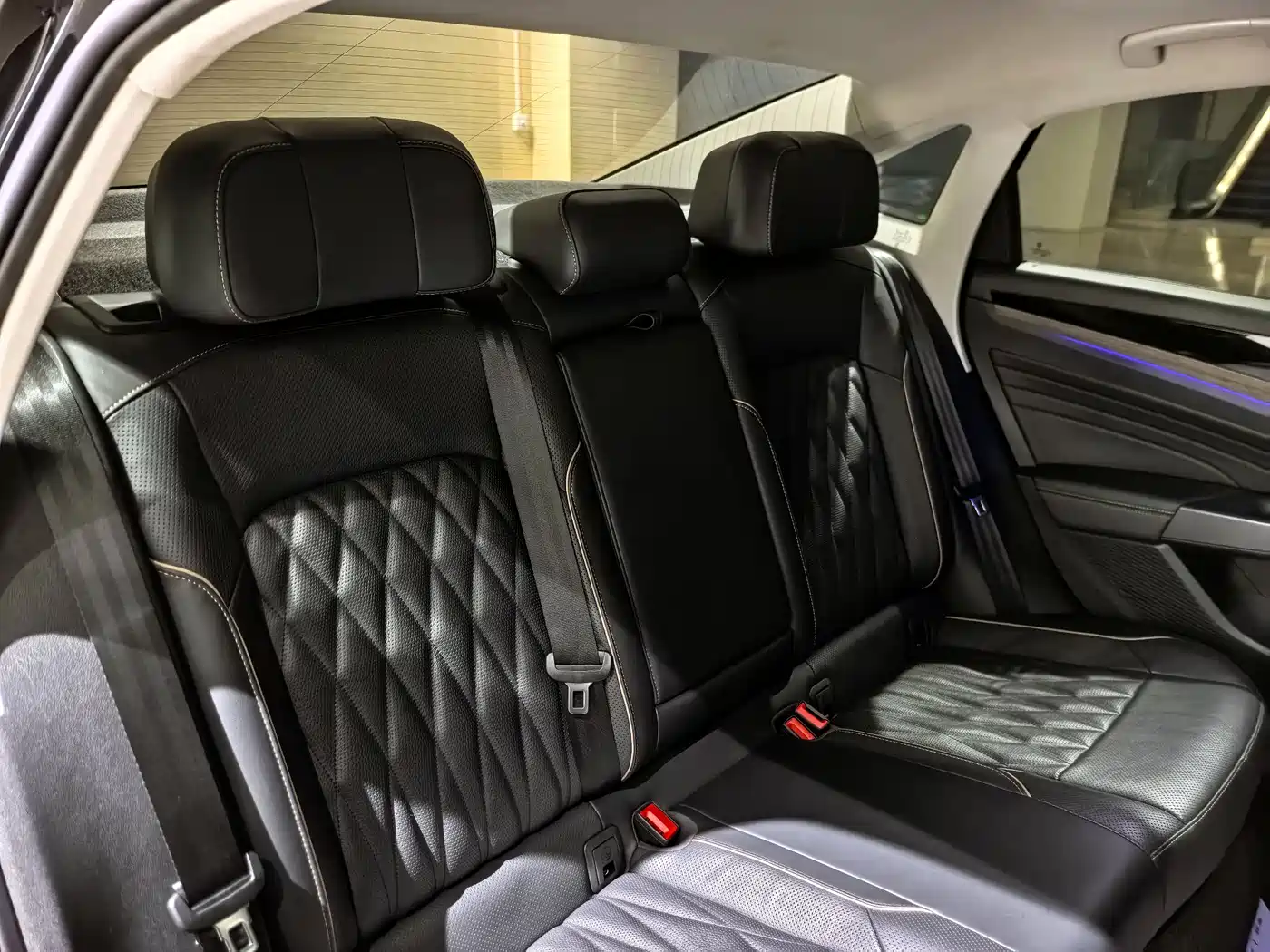 Volkswagen Passat 2021 Model 330TSI Luxury Edition фото 16