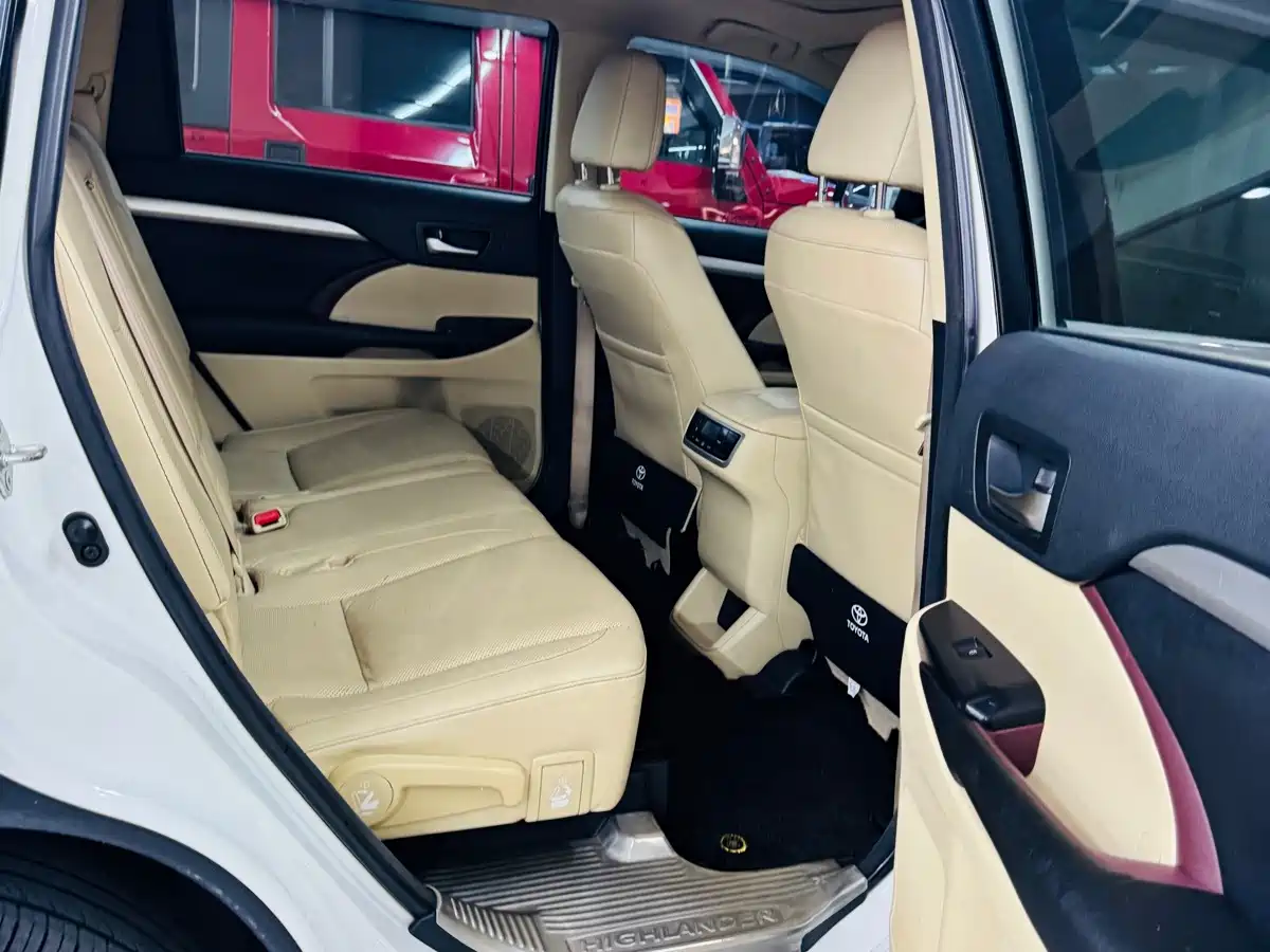 Фото 9 - Toyota Highlander